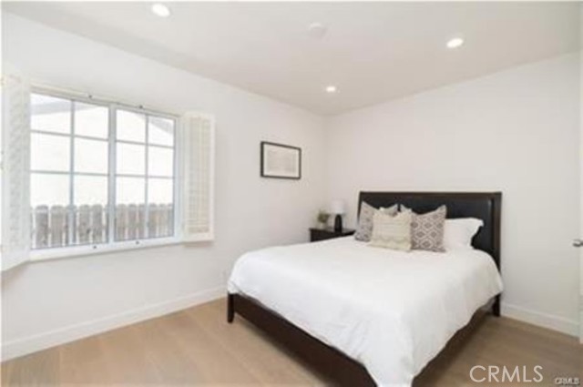 5840 White Oak Avenue, Encino CA: https://media.crmls.org/medias/42afa45e-d6dc-41a1-a7da-e5c42803bc42.jpg