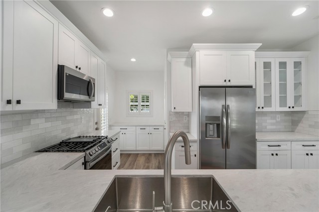 210 Garden Gate Lane, Irvine CA: https://media.crmls.org/medias/42afb79e-c42e-4bcc-871e-448cfab5bbd8.jpg