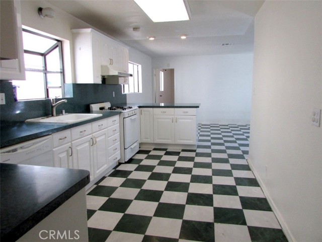 Detail Gallery Image 12 of 19 For 2214 W 239th St, Torrance,  CA 90501 - 3 Beds | 2 Baths