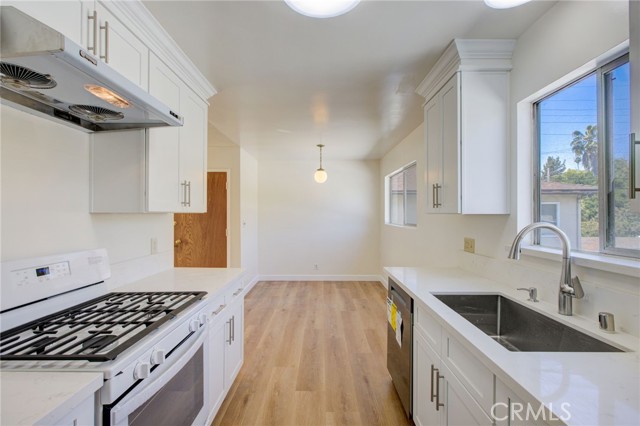 Detail Gallery Image 5 of 32 For 241 S Avenue 57 #212,  Los Angeles,  CA 90042 - 2 Beds | 2 Baths