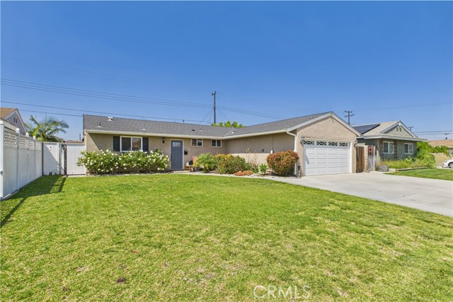 3647 W Myra Avenue, Anaheim CA: https://media.crmls.org/medias/42b2569d-c8f8-4b55-9fb8-d9cafcc393b6.jpg