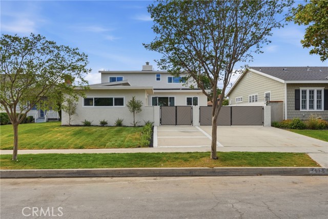 Detail Gallery Image 2 of 48 For 3675 Palo Verde, Long Beach,  CA 90808 - 5 Beds | 3 Baths