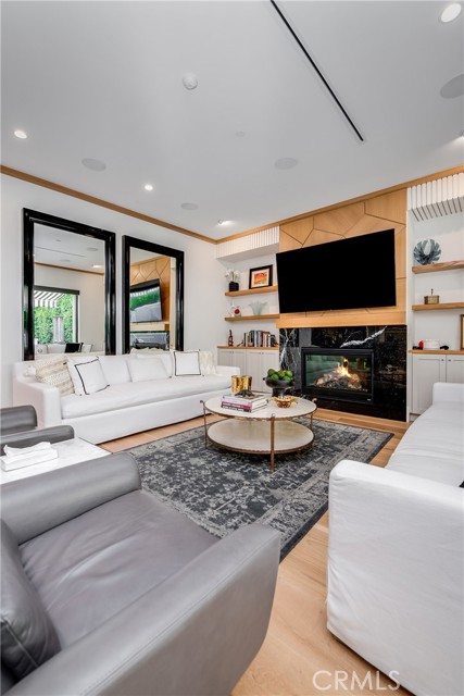 4365 Kraft Avenue, Studio City CA: https://media.crmls.org/medias/42b2b79a-06d3-44dd-b4d9-2ebf5e3eba50.jpg