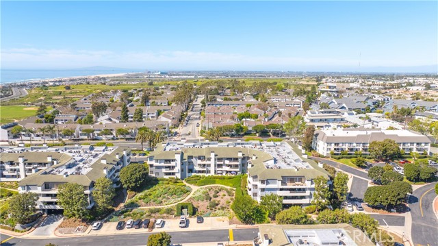 Detail Gallery Image 35 of 42 For 240 Nice #302,  Newport Beach,  CA 92663 - 2 Beds | 1/1 Baths