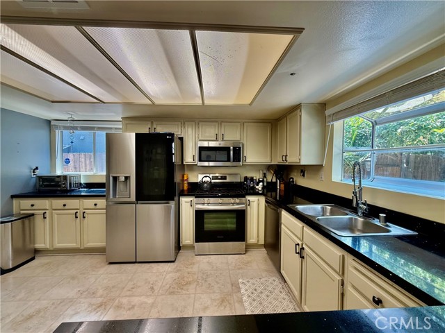 9213 Independence Way, North Hills CA: https://media.crmls.org/medias/42b46531-2189-42f1-9896-9895f13137f2.jpg