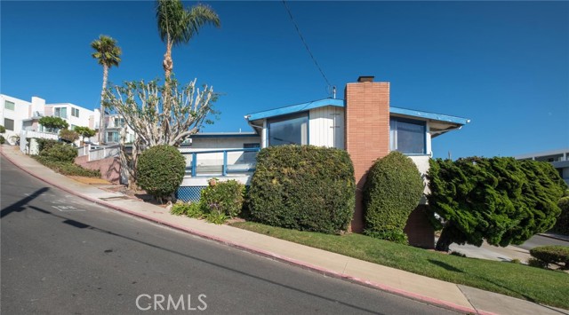 Detail Gallery Image 4 of 31 For 909 Montgomery, Hermosa Beach,  CA 90254 - 2 Beds | 2 Baths