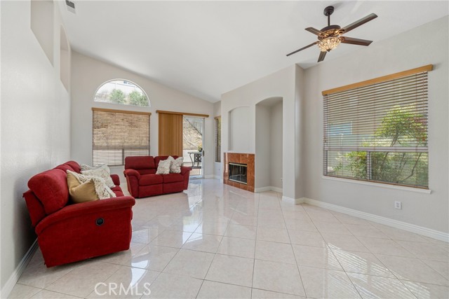 1931 Madera Circle, Corona CA: https://media.crmls.org/medias/42b4a412-5a9a-4234-9529-80284f3df8bc.jpg
