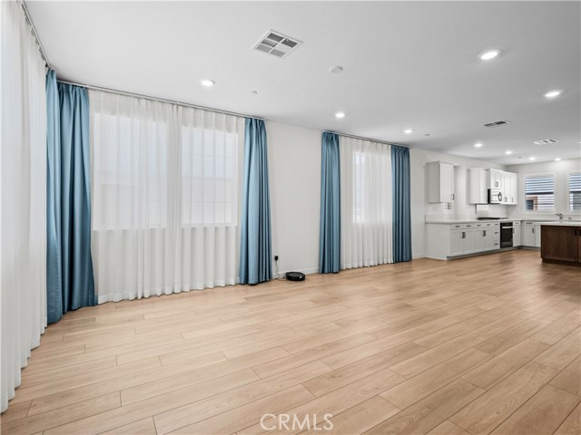 Detail Gallery Image 10 of 41 For 27148 Valley Oak Pl, Valencia,  CA 91381 - 4 Beds | 4 Baths