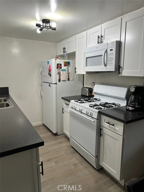 Detail Gallery Image 6 of 6 For Address Is Not Disclosed,  North Hills,  CA 91343 - 2 Beds | 1 Baths
