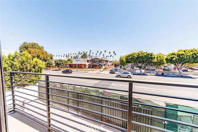 Detail Gallery Image 20 of 22 For 1855 Crenshaw Bld, Los Angeles,  CA 90019 - 4 Beds | 3 Baths