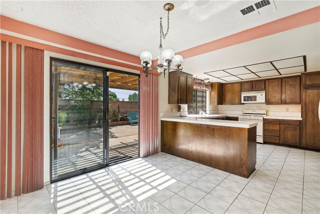 Kitchen eating area