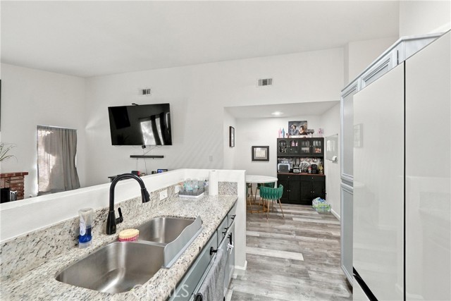 14743 Wakefield Dr, Adelanto, CA 92301 photo 9