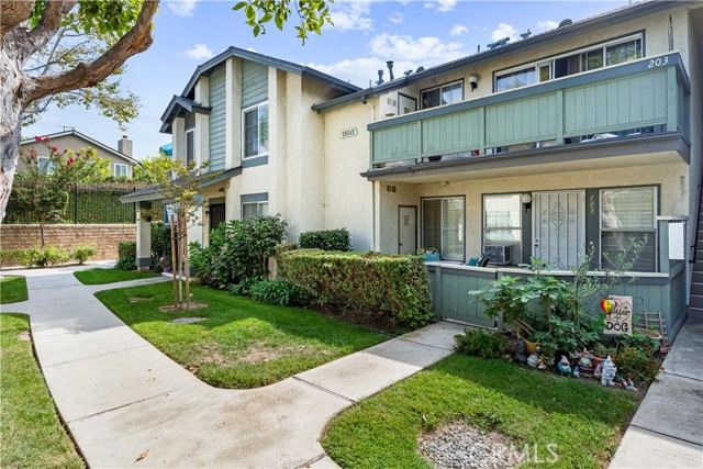 Detail Gallery Image 2 of 25 For 18242 Parkview Ln #103,  Huntington Beach,  CA 92648 - 1 Beds | 1 Baths