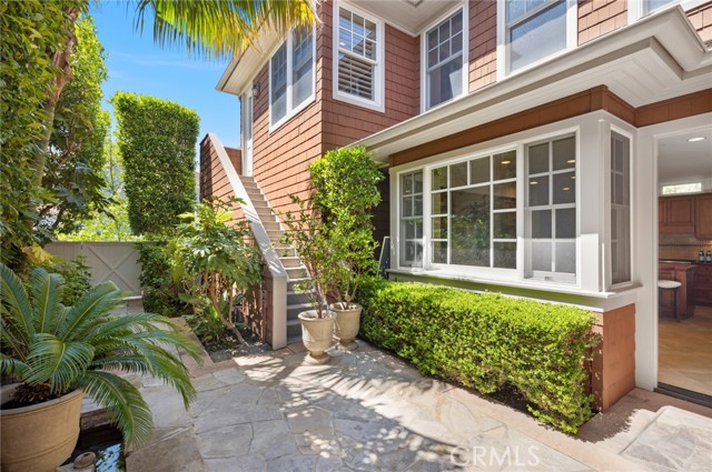 101 Old Course Drive, Newport Beach CA: https://media.crmls.org/medias/42b6e9c2-a1e7-439e-bc61-8b3c0239e49d.jpg