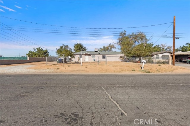 Image 3 for 12250 Pawnee Rd, Apple Valley, CA 92308