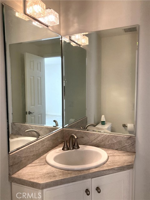 5135 Hampton Court, Westminster CA: https://media.crmls.org/medias/42b80693-0fbe-40a9-8a50-845b7e51d2e5.jpg