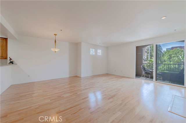 4568 W 1st Street, Los Angeles CA: https://media.crmls.org/medias/42b80eb4-78bf-4ee6-8308-e0a5a2d387f5.jpg