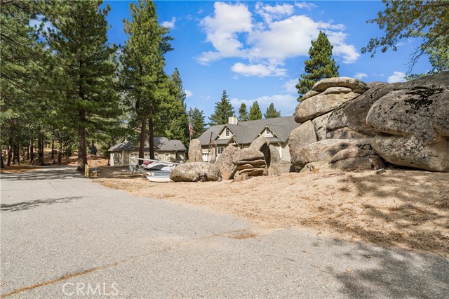 32360 Pine Manor Lane, Running Springs, CA 92382