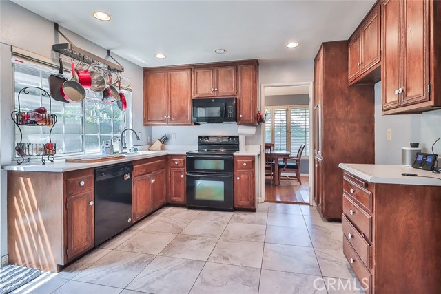 Detail Gallery Image 12 of 38 For 25252 Avenida Rotella, Valencia,  CA 91355 - 3 Beds | 2 Baths