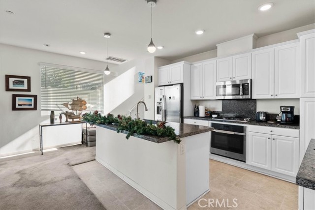 Detail Gallery Image 8 of 31 For 15993 Huckleberry Ave, Chino,  CA 91708 - 3 Beds | 2/1 Baths