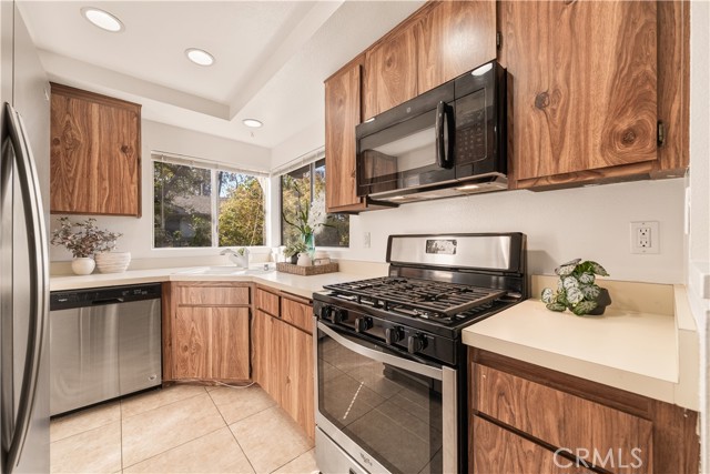 Detail Gallery Image 10 of 47 For 37 Rockwood, Irvine,  CA 92614 - 3 Beds | 2 Baths