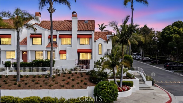 Detail Gallery Image 2 of 51 For 19431 Ranch Ln #101,  Huntington Beach,  CA 92648 - 4 Beds | 3/1 Baths