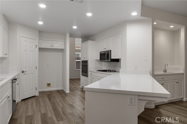 Detail Gallery Image 9 of 30 For 11205 Illusion Way, Bakersfield,  CA 93311 - 4 Beds | 3 Baths