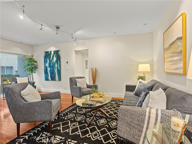 Detail Gallery Image 18 of 41 For 1410 S Bentley Ave #103,  –,  CA 90025 - 2 Beds | 2 Baths
