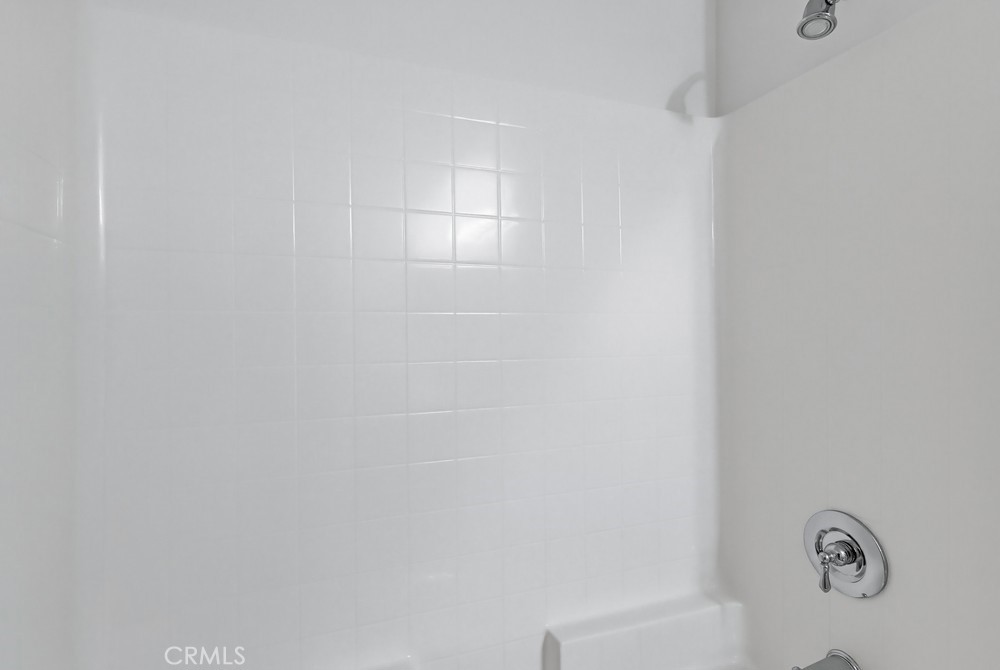 https://media.crmls.org/medias/42bbd351-85f8-4a0e-b375-655e83926ff7.jpg?preset=X-Large