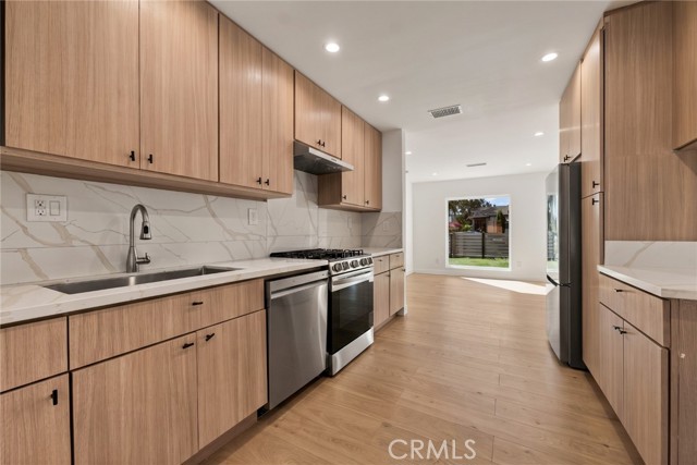 21001 Gault Street photo 6