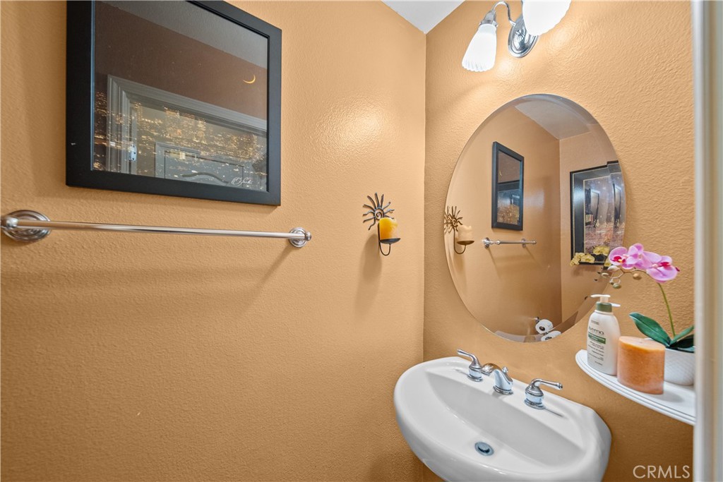 https://media.crmls.org/medias/42bdf531-03b2-46fe-ae61-59db0b3e64d6.jpg?preset=X-Large