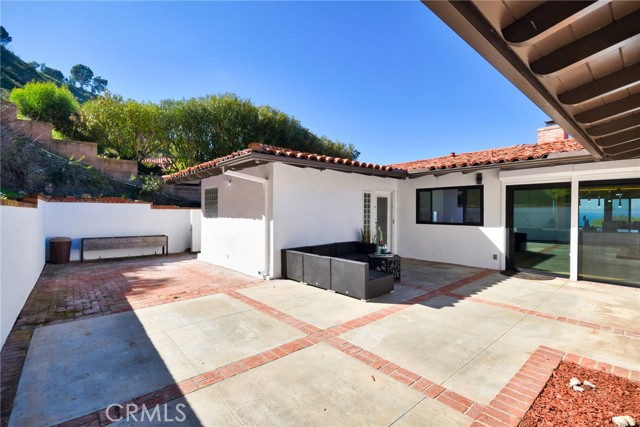 1104 Palos Verdes Drive, Palos Verdes Estates, California 90274, 3 Bedrooms Bedrooms, ,2 BathroomsBathrooms,Residential,Sold,Palos Verdes,PW22046679