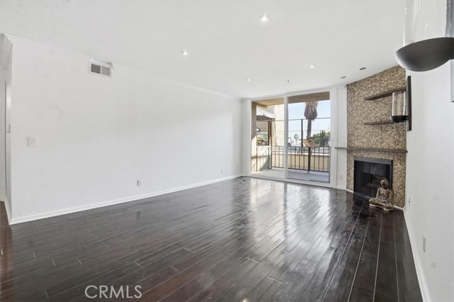 Detail Gallery Image 11 of 44 For 7320 Hawthorn Ave #108,  Los Angeles,  CA 90046 - 2 Beds | 2 Baths