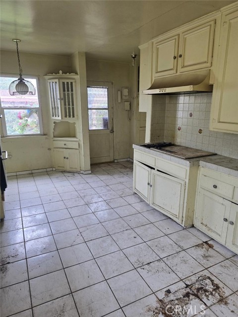 7710 S Halldale Avenue, Los Angeles CA: https://media.crmls.org/medias/42bfa59f-2bf9-435e-84fe-07f311d67297.jpg