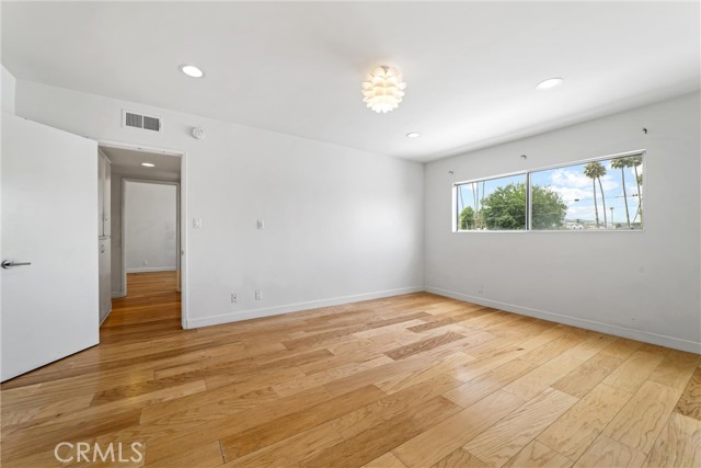 4487 Colbath Avenue, Sherman Oaks, California 91423, 2 Bedrooms Bedrooms, ,2 BathroomsBathrooms,Condominium,For Sale,Colbath,SR25023078