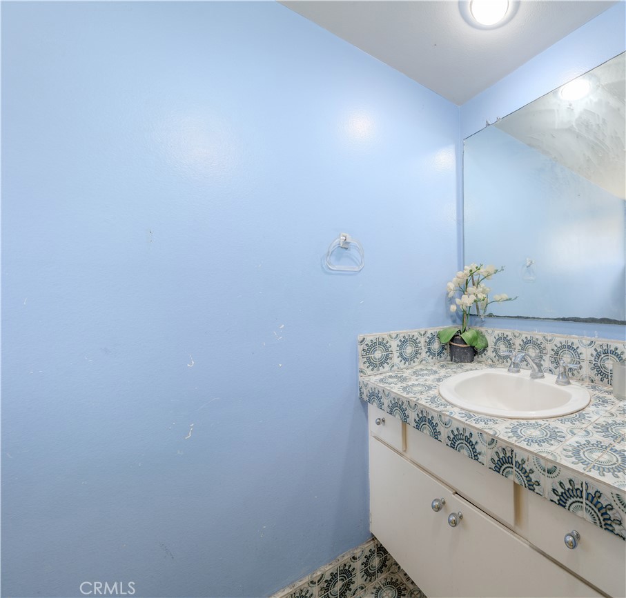 https://media.crmls.org/medias/42bfca0d-c55b-480d-8a11-ba8b45d8292b.jpg?preset=X-Large