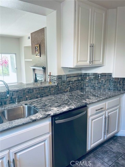 2 Maison, Aliso Viejo CA: https://media.crmls.org/medias/42c02b12-bdca-4e24-8e05-ed479b131097.jpg