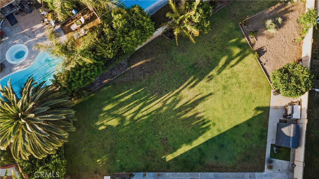 https://media.crmls.org/medias/42c0a649-4c99-4c0d-9d65-1b7429cca460.jpg?preset=X-Large