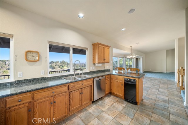 Detail Gallery Image 11 of 41 For 8412 Alta Vista, Atascadero,  CA 93422 - 4 Beds | 3/1 Baths