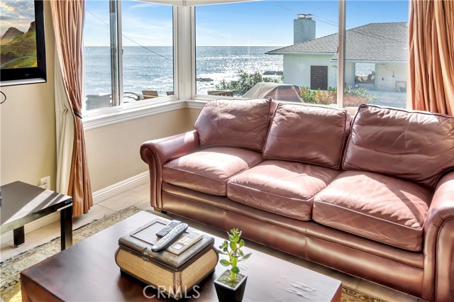 150 Cress Street, Laguna Beach CA: https://media.crmls.org/medias/42c29669-43b7-4b1b-b611-53c8a2bfb22f.jpg