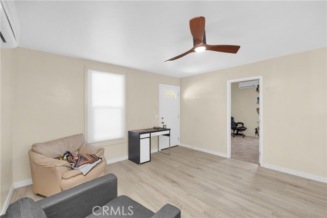 135 S Alfred Street, Coalinga CA: https://media.crmls.org/medias/42c2d255-a69a-420f-b882-c3ed5a1c4896.jpg