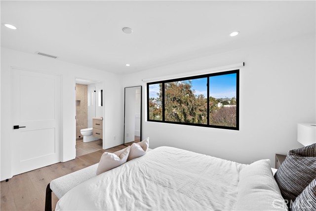 Detail Gallery Image 13 of 25 For 322 1/2 Iris Ave, Corona Del Mar,  CA 92625 - 2 Beds | 2 Baths