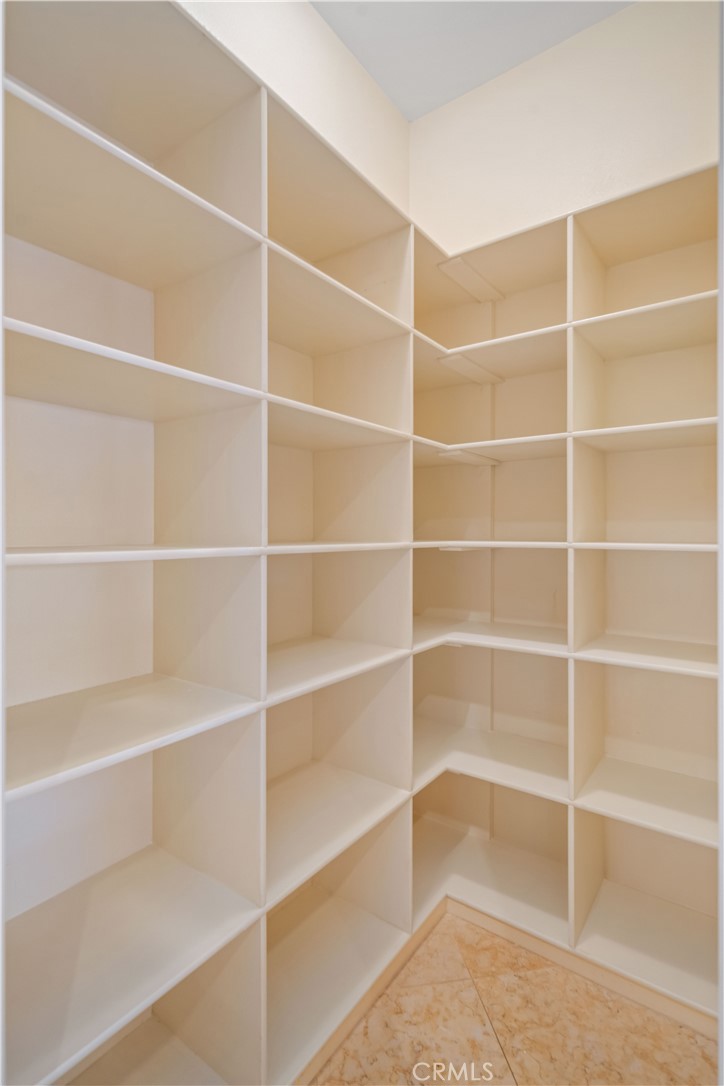 https://media.crmls.org/medias/42c4497d-85d6-4533-9f7a-fcd0ff4e058f.jpg?preset=X-Large