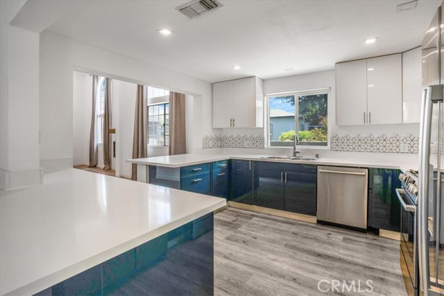 2481 S Bundy Drive, Los Angeles CA: https://media.crmls.org/medias/42c48d96-a730-4427-90af-499629201e09.jpg