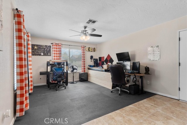 Detail Gallery Image 14 of 33 For 14318 Montecito, Victorville,  CA 92395 - 3 Beds | 2 Baths