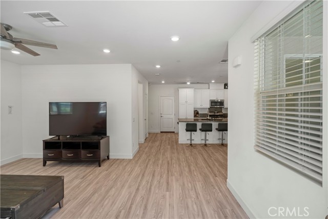 7118 Vernazza, Eastvale CA: https://media.crmls.org/medias/42c71cd5-8381-4a6d-a3d8-7d55770dc38f.jpg