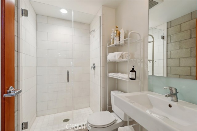 3450 Cahuenga W Boulevard, Los Angeles CA: https://media.crmls.org/medias/42c8035f-c46e-4e85-8941-e7b56f5bb73d.jpg