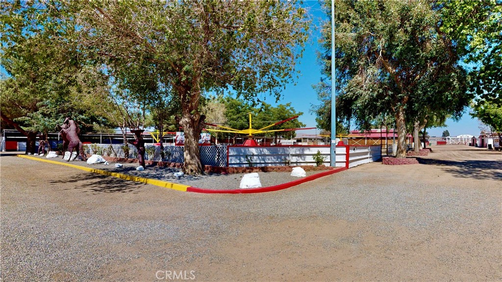 https://media.crmls.org/medias/42c99d54-b6f7-47d4-9b2f-64ed2ccec296.jpg?preset=X-Large