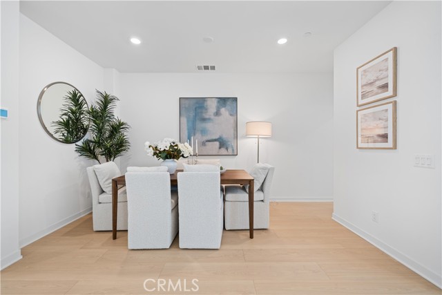 Detail Gallery Image 15 of 47 For 1042 N Anaheim Blvd #2,  Anaheim,  CA 92801 - 4 Beds | 3/1 Baths