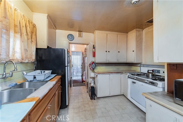 500 N Madison Avenue, Los Angeles CA: https://media.crmls.org/medias/42c9f638-ee68-43b1-be48-e5024c199f83.jpg